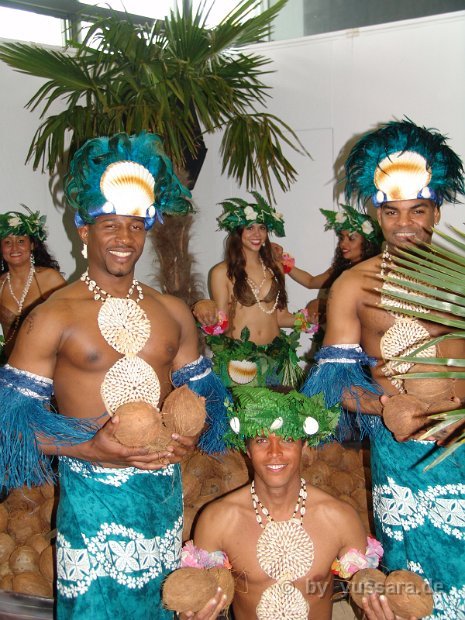 Das Hilgight, traditionelles Kokosnuss öffnen zur Begrüßung ihrer Gäste (18)